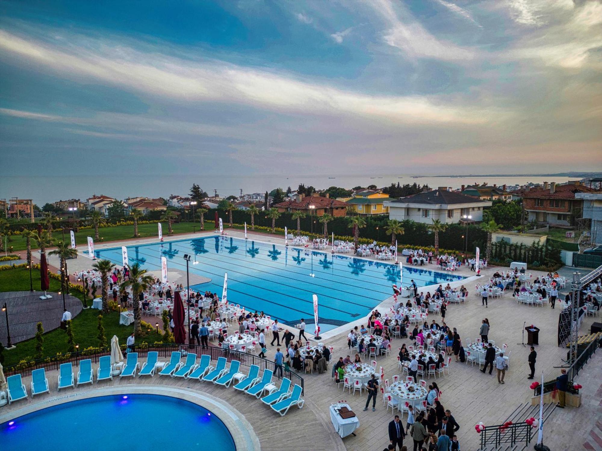 Ramada Plaza By Wyndham Silivri Hotel Exterior photo