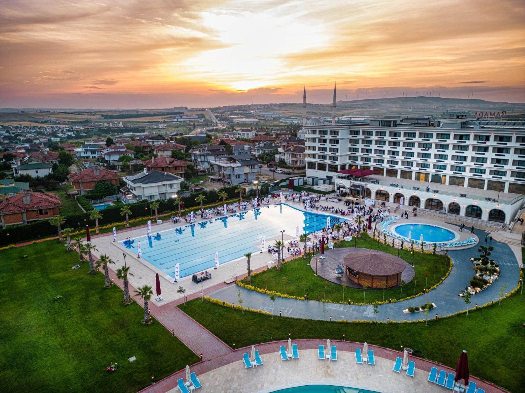 Ramada Plaza By Wyndham Silivri Hotel Exterior photo