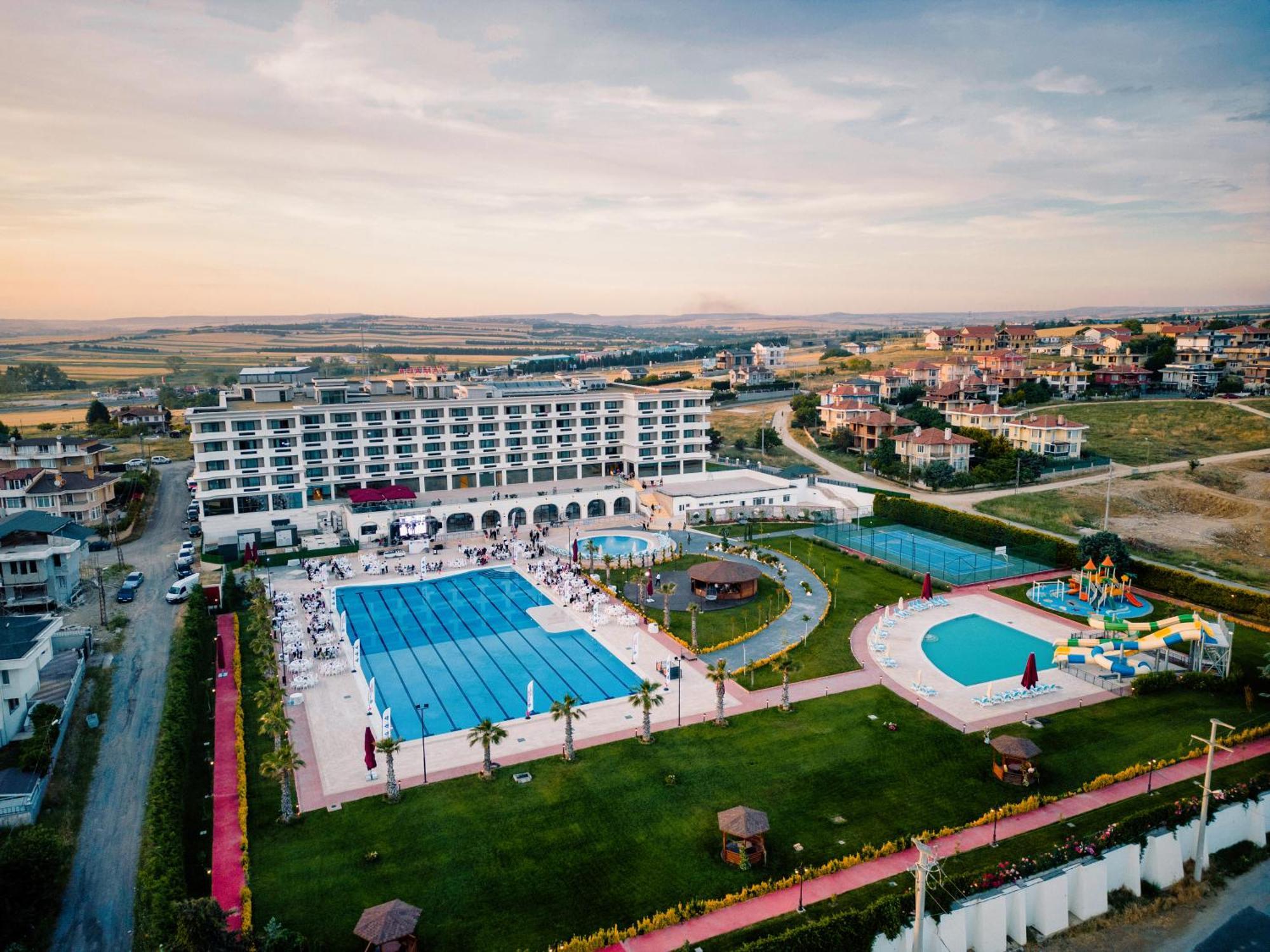 Ramada Plaza By Wyndham Silivri Hotel Exterior photo