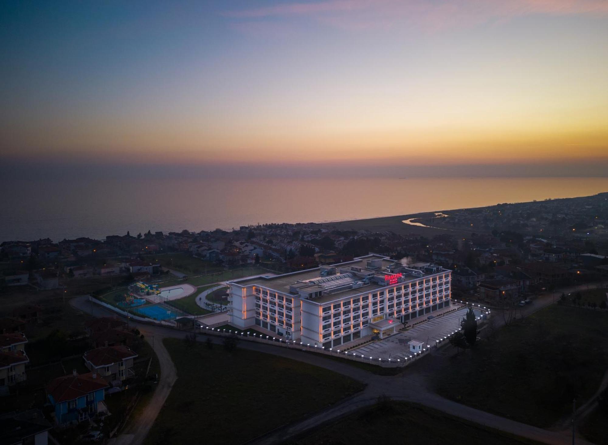 Ramada Plaza By Wyndham Silivri Hotel Exterior photo