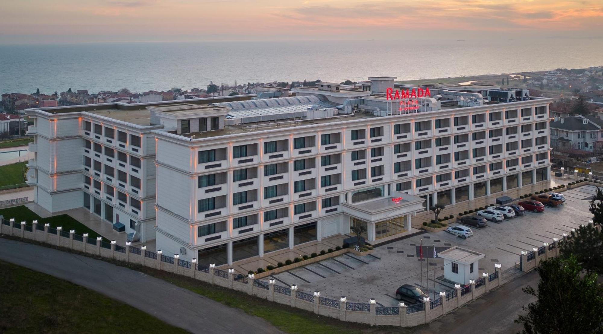 Ramada Plaza By Wyndham Silivri Hotel Exterior photo